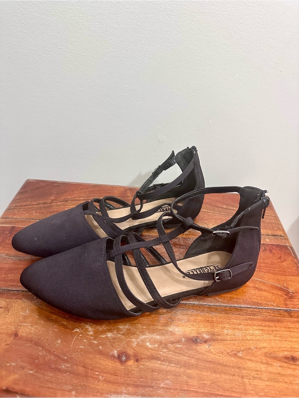 Seychelles "Guitar" Black Strappy Cage Point Toe Faux Suede Flats Womens Size 8